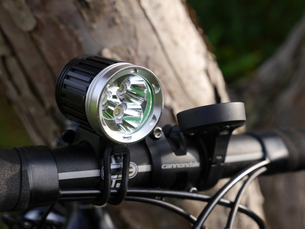 4000-lumen-forlygte-on-bike