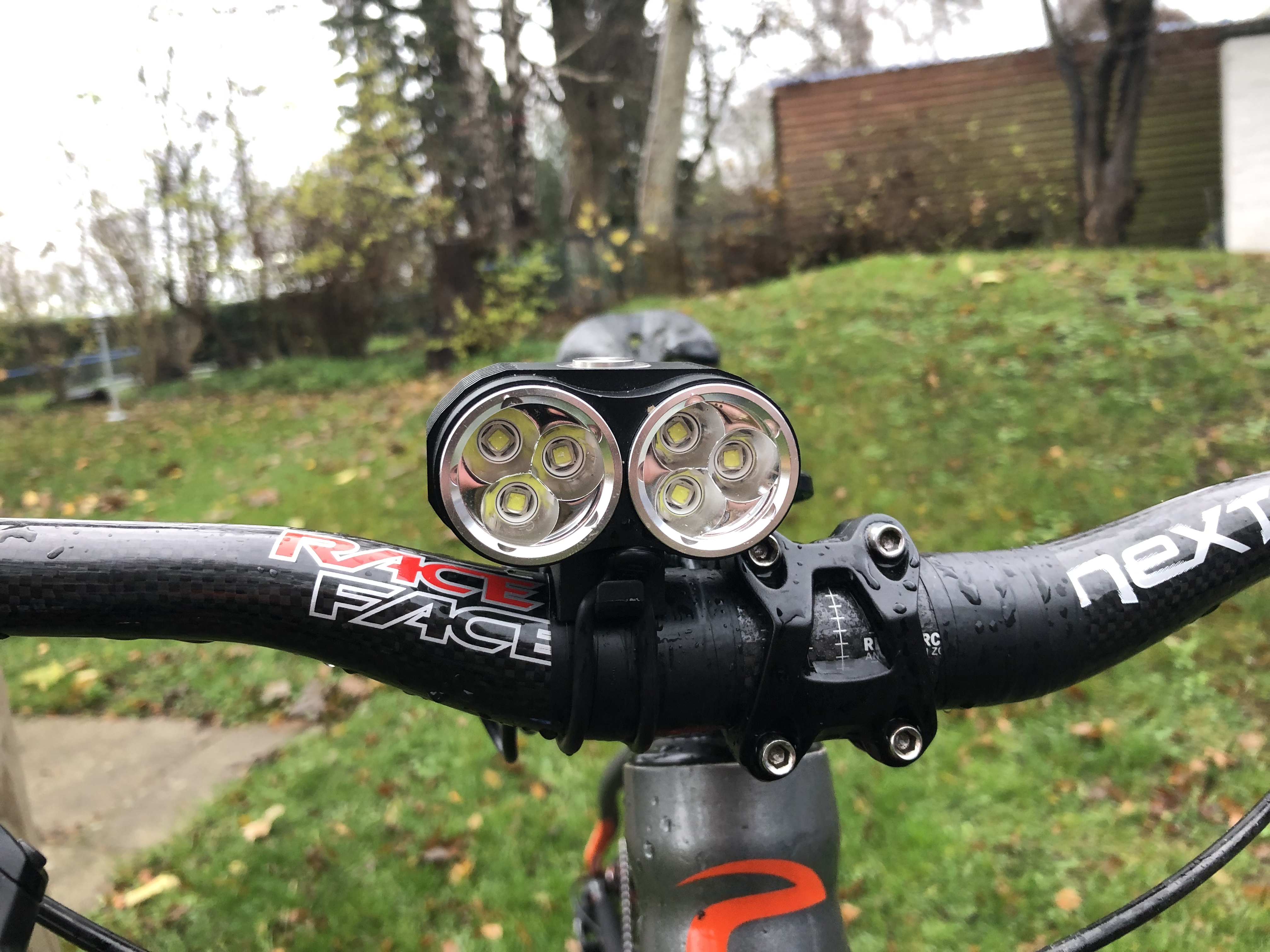 Test: Atredo 2400 LED forlygte CykelStart.dk