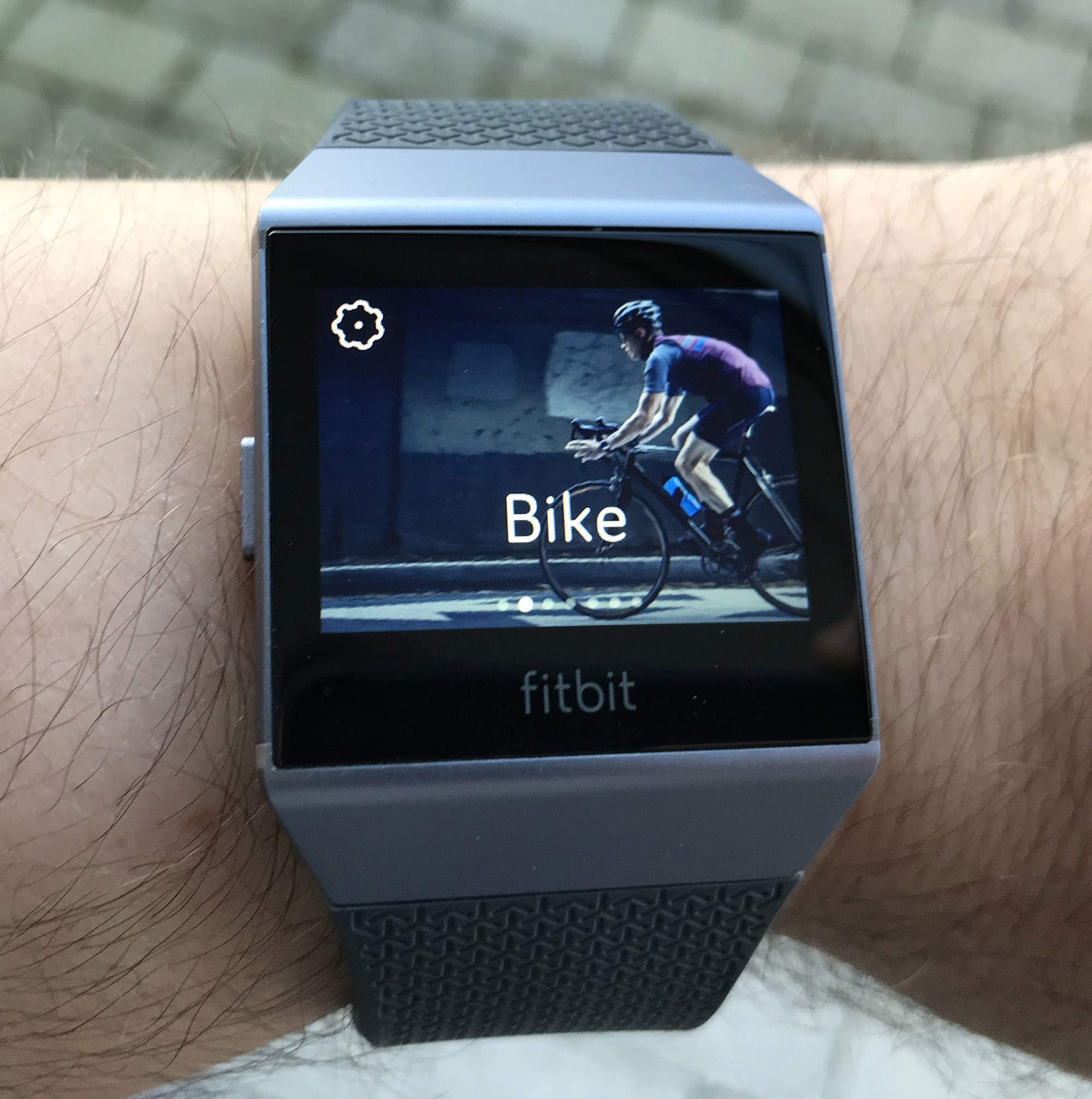 sangtekster Stolpe træt Test: Fitbit Ionic | CykelStart.dk
