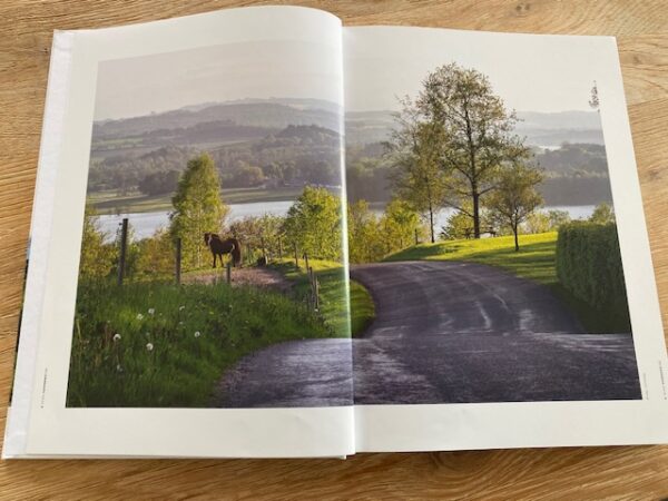 Det første foto i bogen er fra toppen af min intervalbakke - udsigten er som spottet af forfatteren i den grad værd at kæmpe sig op til igen og igen.