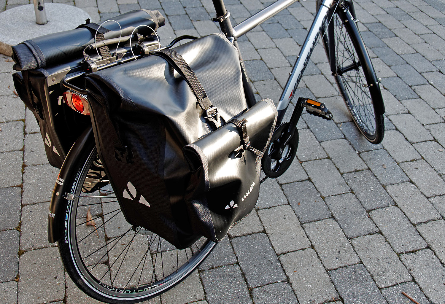 Slip sko Udløbet Bemærkelsesværdig Test: Vaude Aqua Back Plus cykeltasker | CykelStart.dk