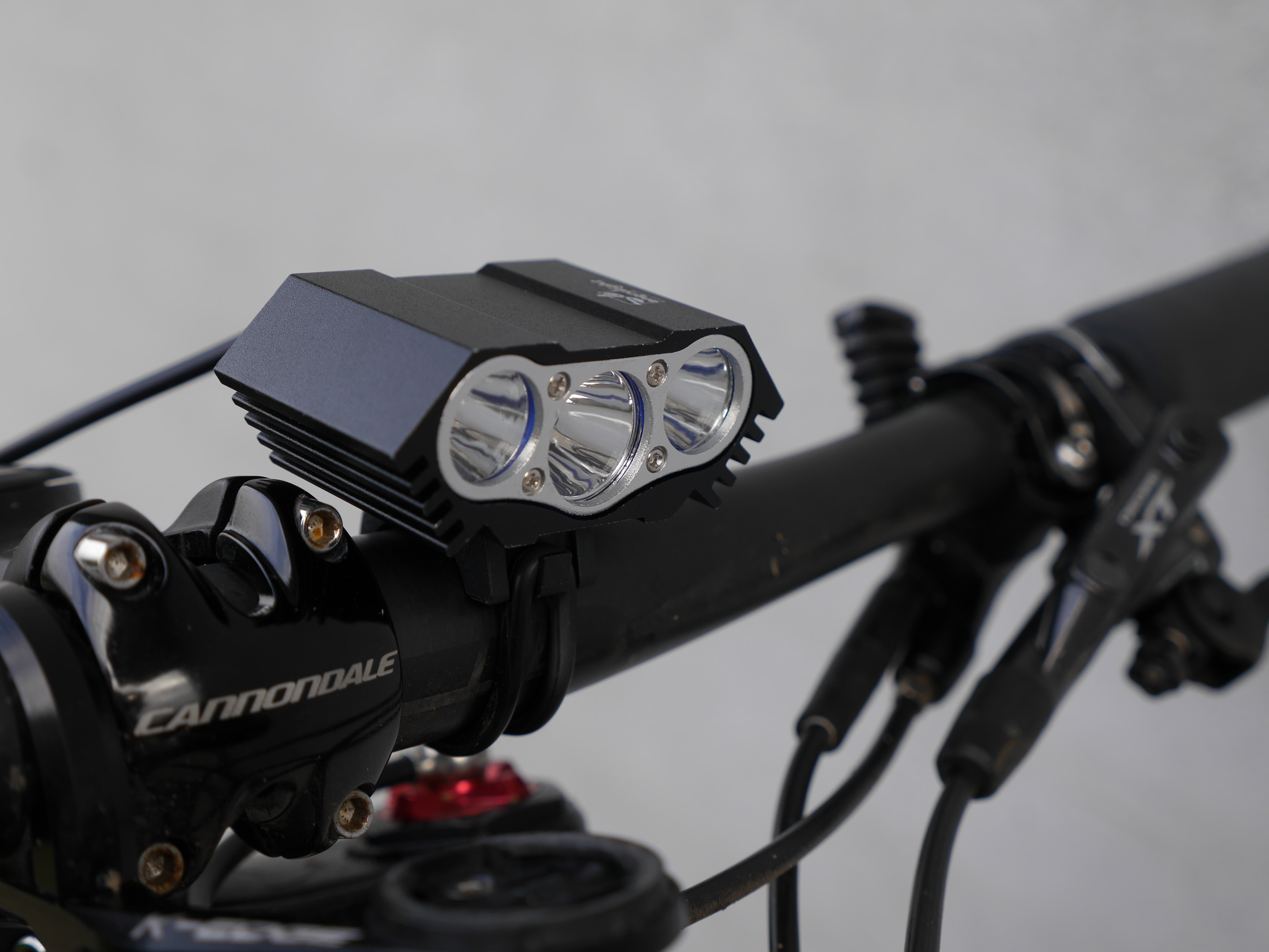 Test: Angry Light 3000 lumen | CykelStart.dk