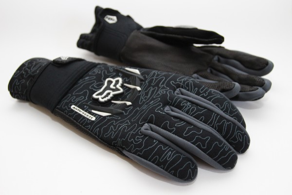 fox-antifreeze-glove-wrist-pair