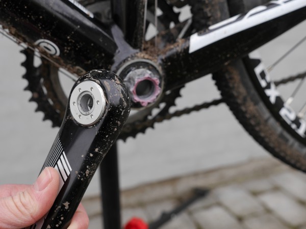 fsa-afmontering-krank-pedalarm