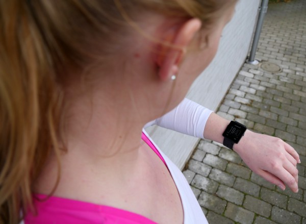 garmin-vivoactive-girl