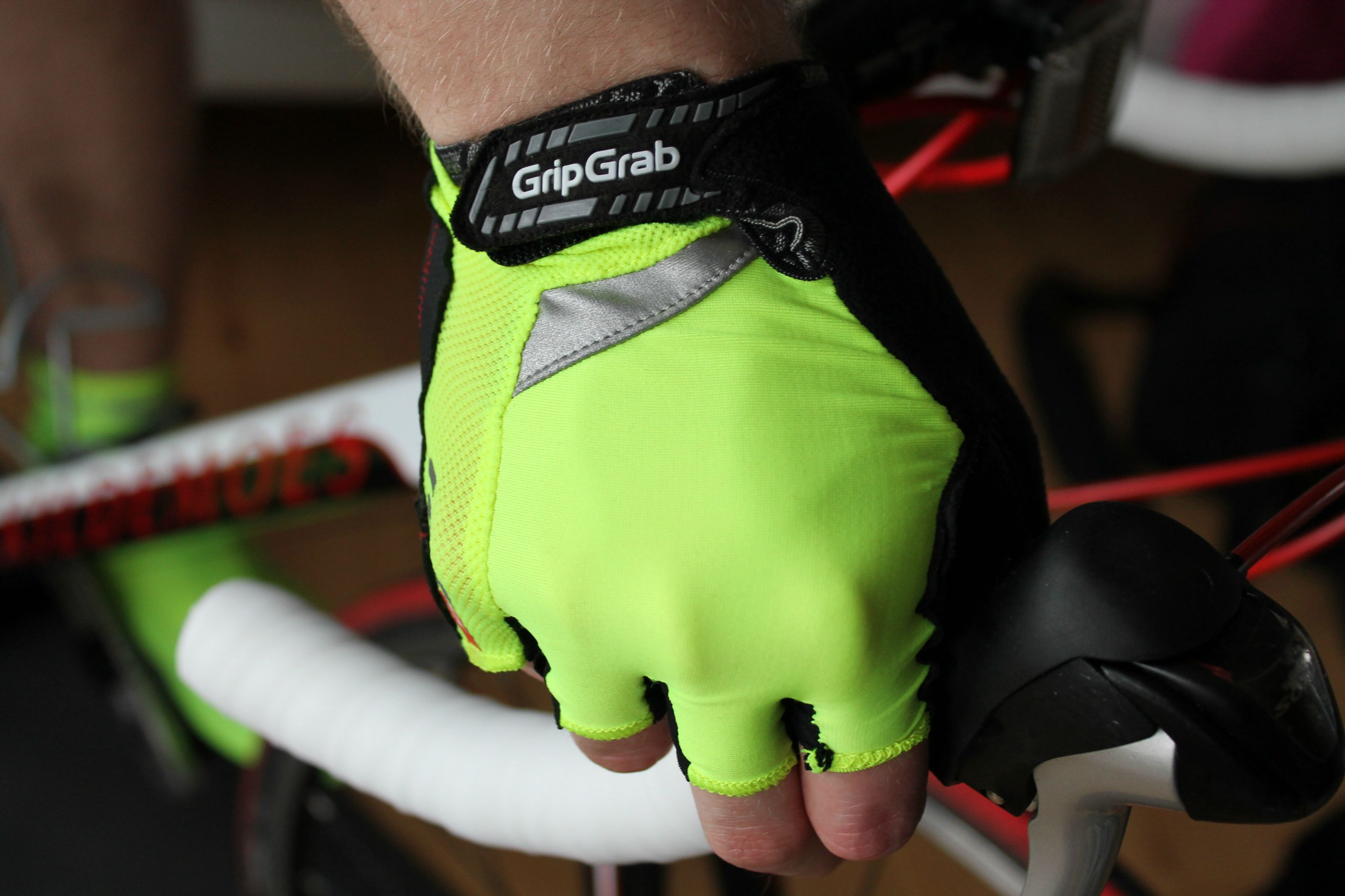 Test: GripGrab Progel Hi-Vis handsker samt GripGrab Raceaero Hi-Vis skoovertræk