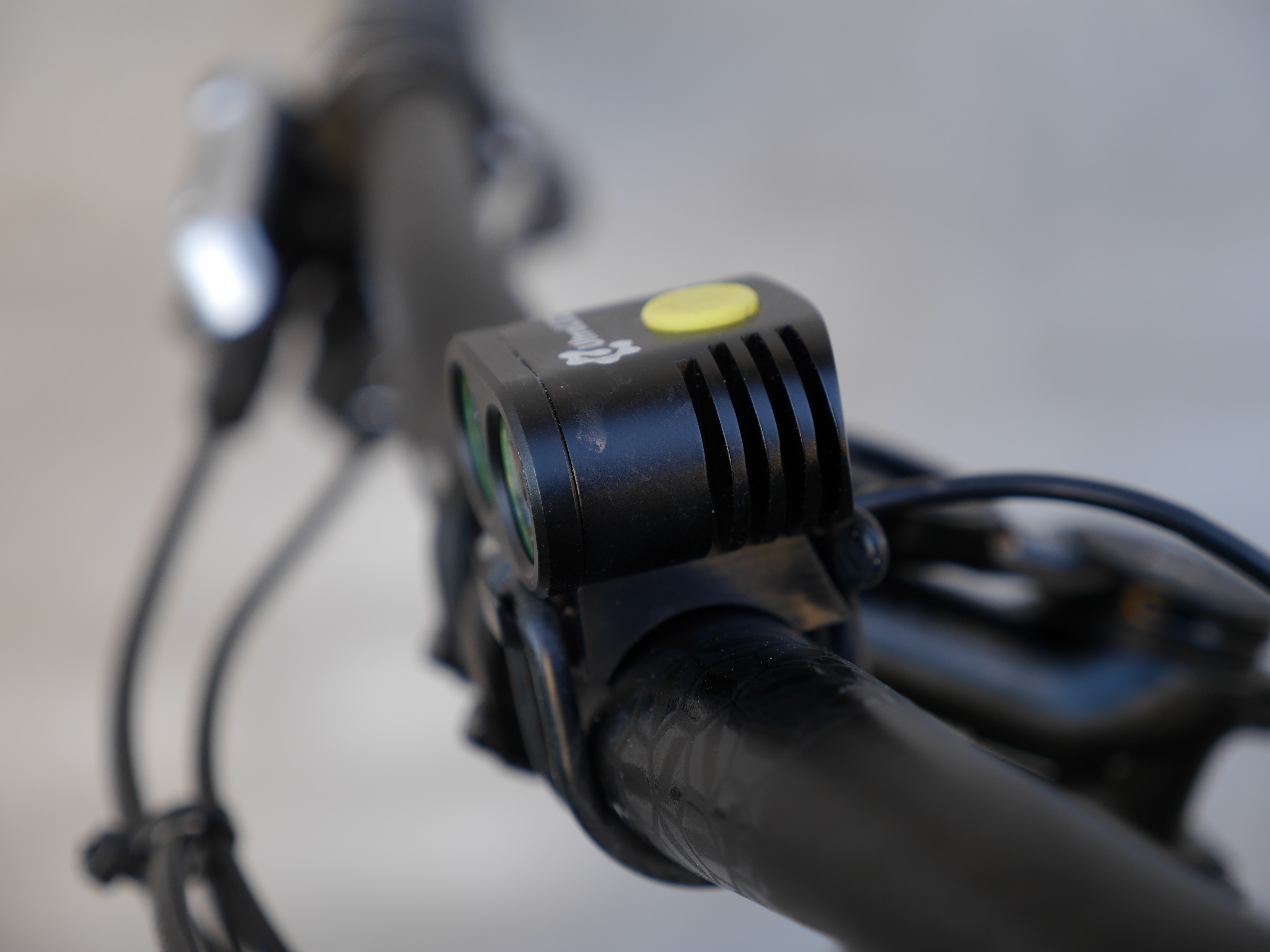 Lure lol gør det fladt Test: UltraLED MTB 2000 LED forlygte | CykelStart.dk